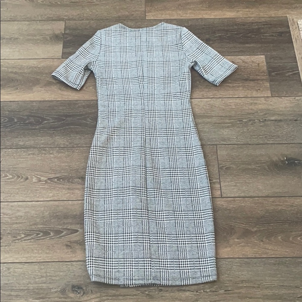 Fitted Plaid Snap Dress - Picture 2 of 7
